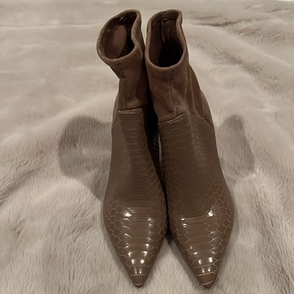 NEW, tan boots, size 7 M (37 1/2). Beautiful leather & suede - Picture 2 of 3